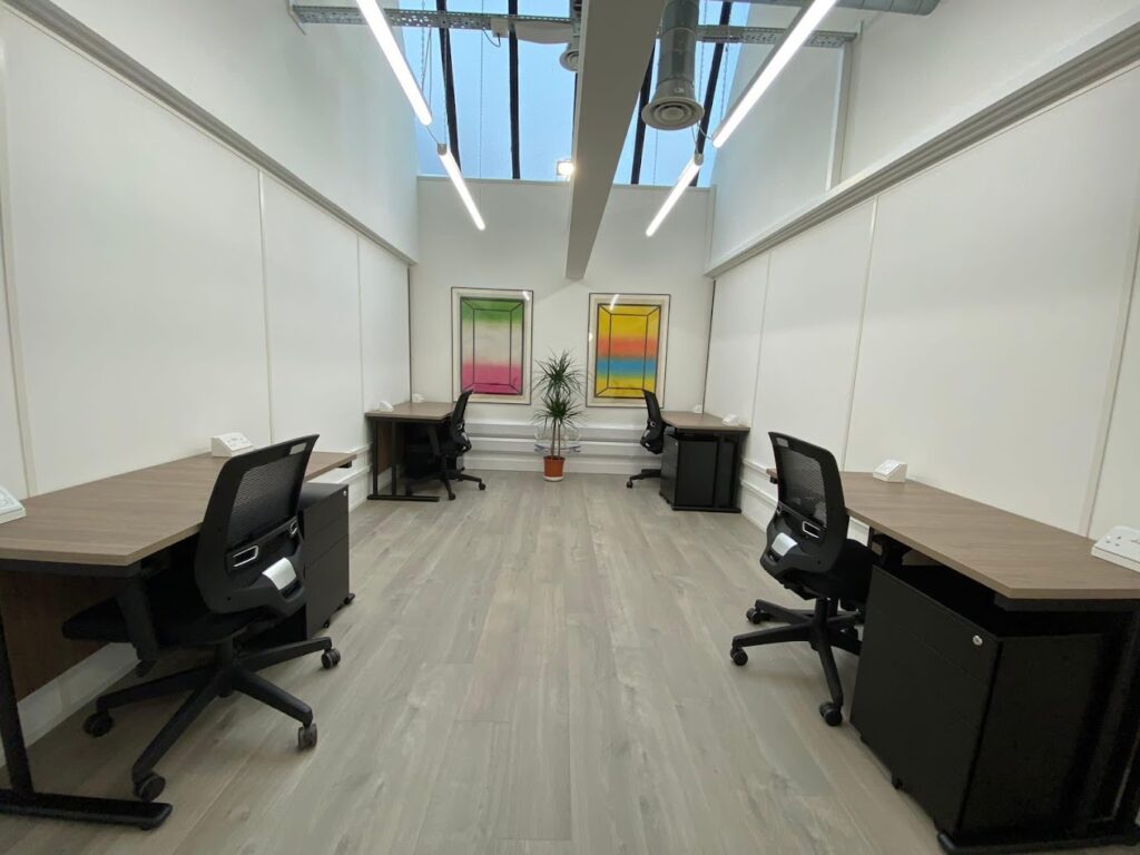 Explore virtual offices in London to kickstart your business with a brand image, GMB, digital signage, receptionist & local seo services.